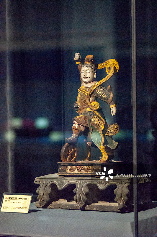 哪吒，木雕彩绘描金哪吒站像，沈阳，华夏漆器博物馆，清代漆器木雕文物，藏品展品静物图片素材