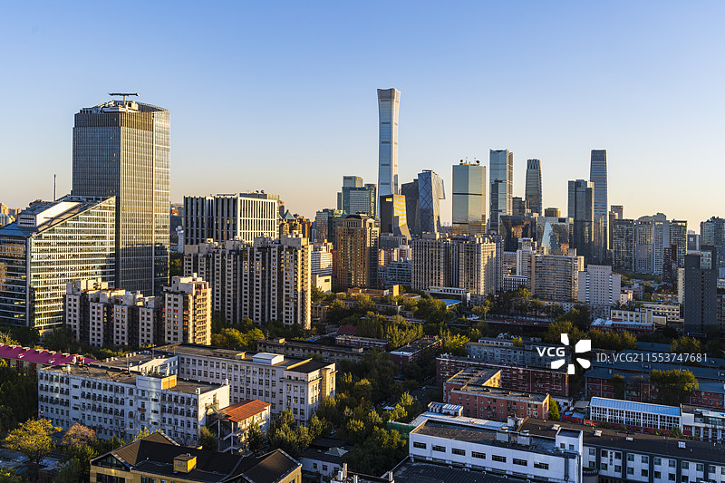 金色阳光下的北京CBD-城市天际线日落图片素材