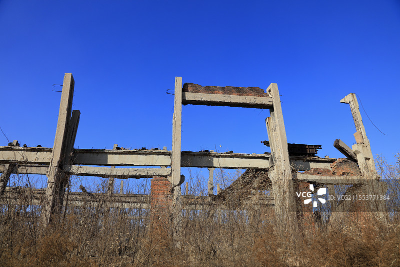 河北唐山地震遗址公园废弃的混凝土框架图片素材