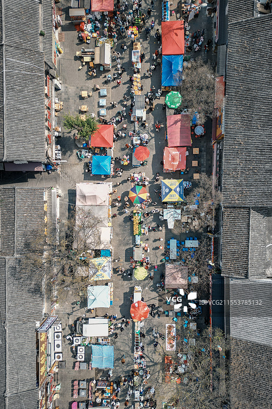 大理古城三月街集市白族赶集冬季航拍图片素材