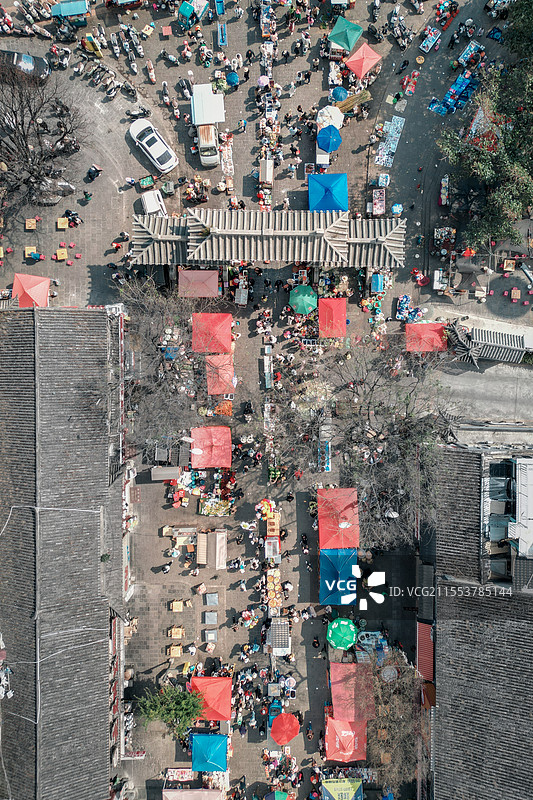 大理古城三月街集市白族赶集冬季航拍图片素材