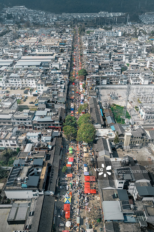 大理古城白族三月街集市航拍图片素材