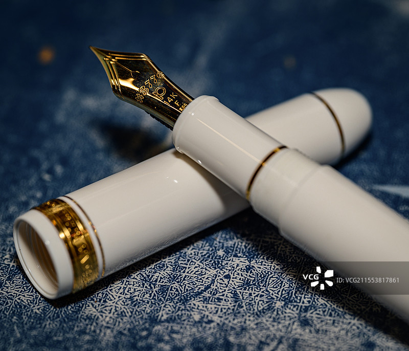 白金3776钢笔图片素材