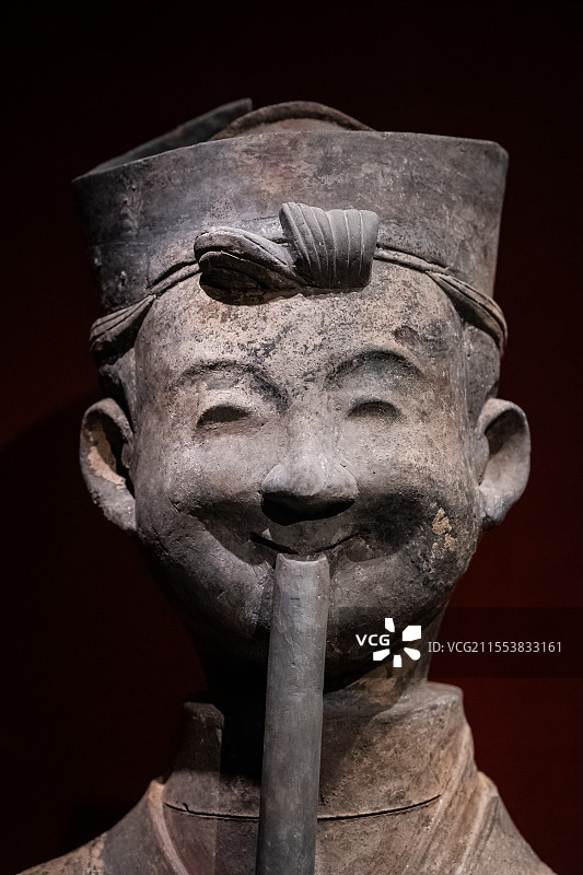 陶吹笛俑 东汉文物 四川 成都博物馆图片素材