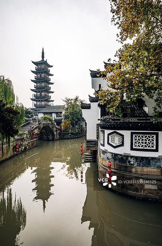 上海嘉定州桥老街明清建筑法华塔河流倒影景观图片素材