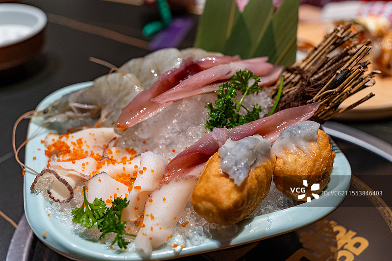 日本海鲜拼盘小吃虾条图片素材