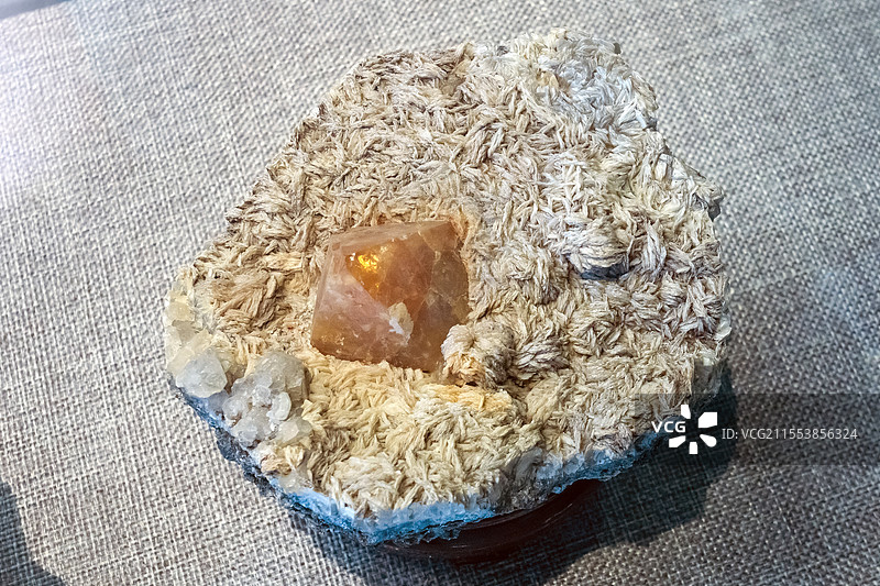 中国房山世界地质公园博物馆白钨矿产地四川图片素材