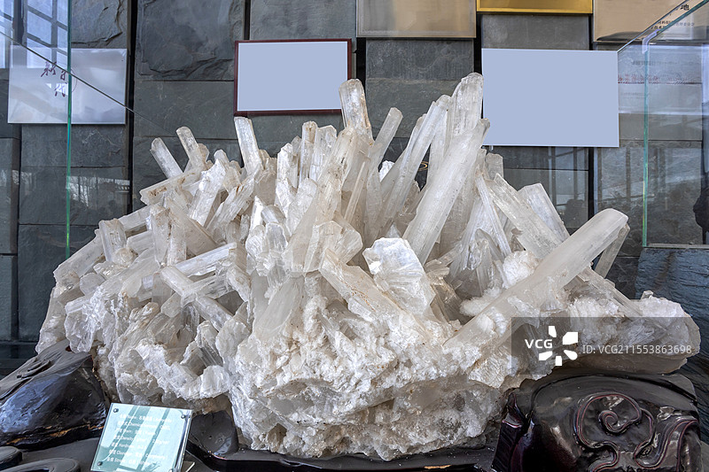 中国房山世界地质公园博物馆石膏晶簇产地云南图片素材