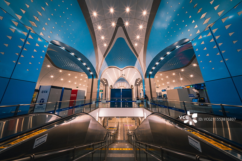 现代城市建筑地铁内部空间图片素材