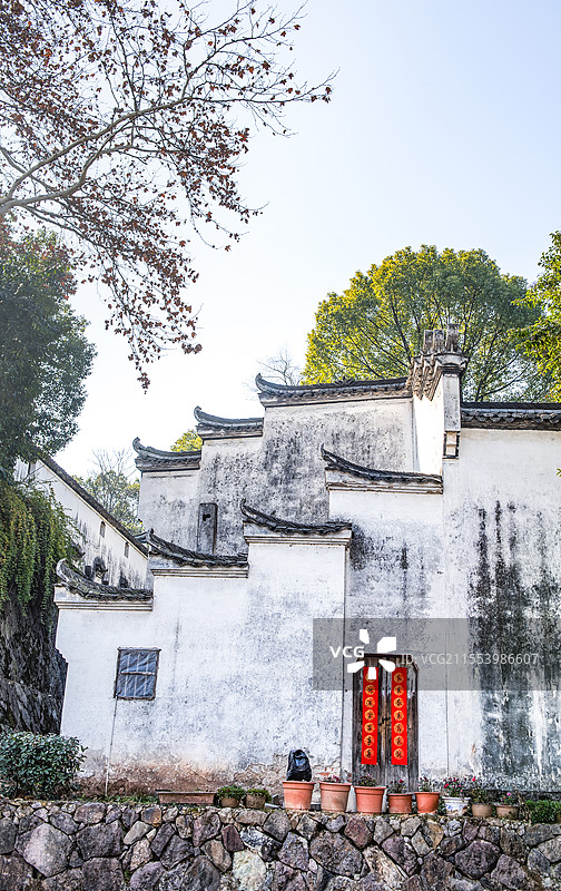 浙江省衢州龙游民居苑景区 古宅门 老宅门 江南民居 衢州 江南古镇 老建筑 古宅  徽派建筑 屋檐图片素材