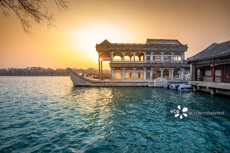 北京颐和园石舫日落风景图片素材