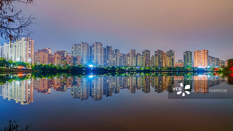 梦湖夜景图片素材