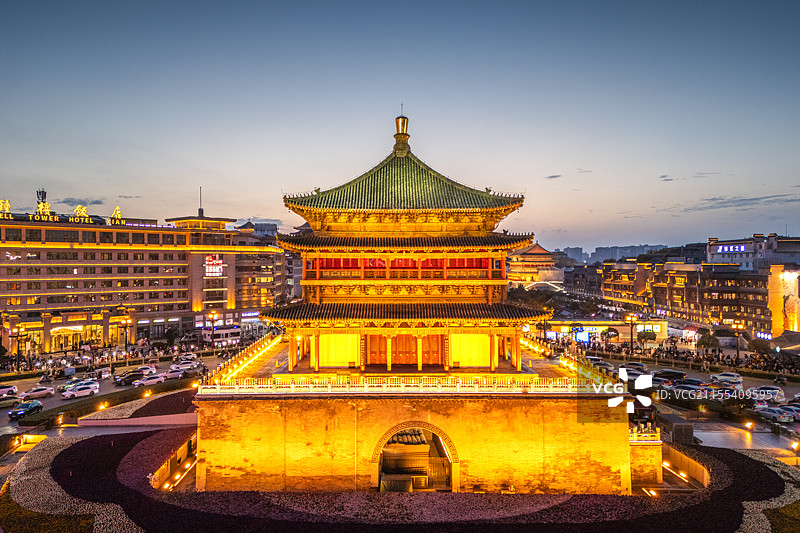 西安钟楼，像一位历经千年的老者伫立在长安城！守护着这座城市图片素材