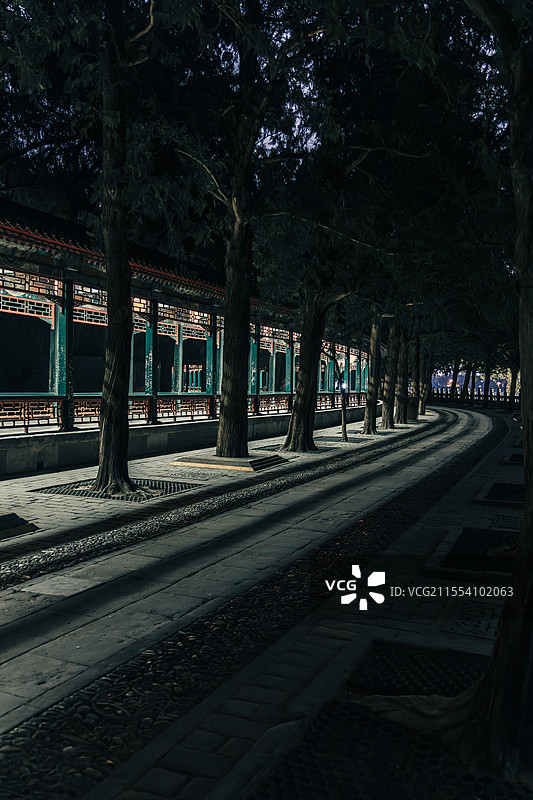 夜晚颐和园长廊图片素材