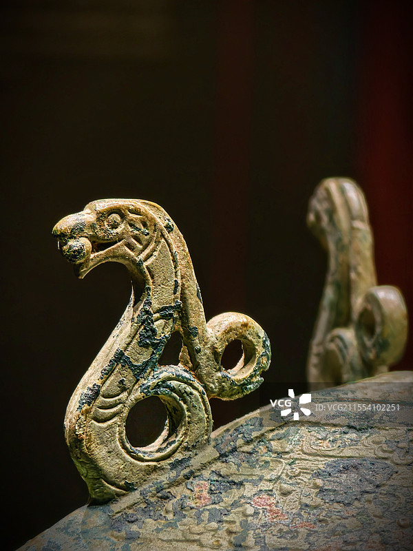 青铜文物的局部特写镜头图片素材