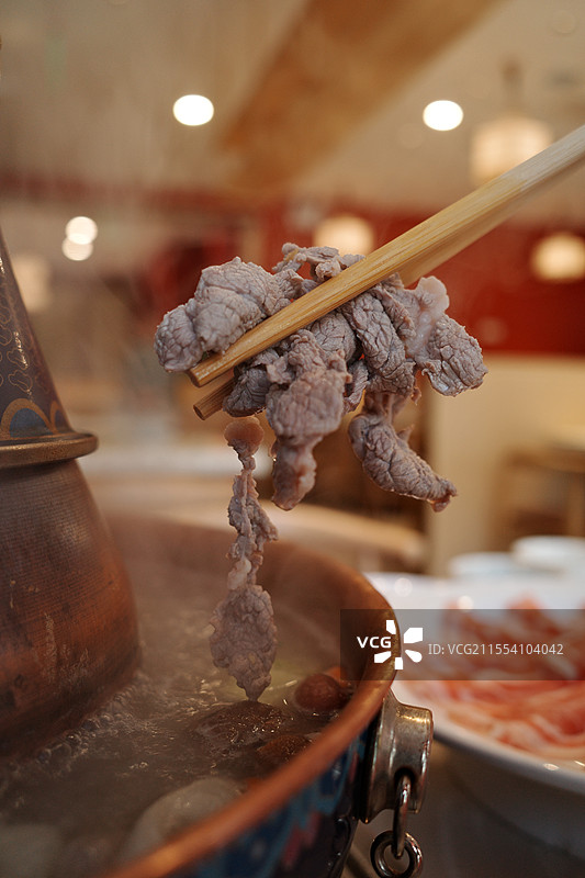 北京铜锅涮肉餐厅手切鲜羊肉图片素材