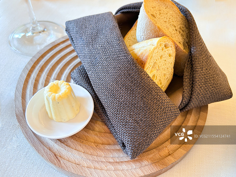 天津福楼法餐厅餐前黄油面包图片素材