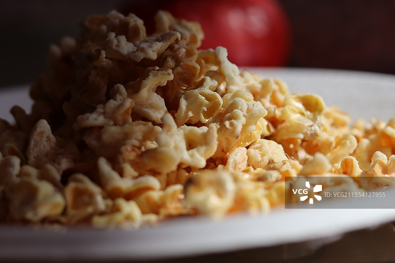 半明半暗的爆米花图片素材