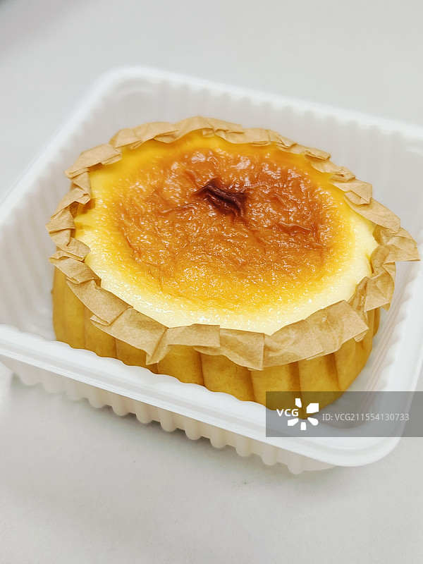 瑞幸巴斯克芝士蛋糕图片素材