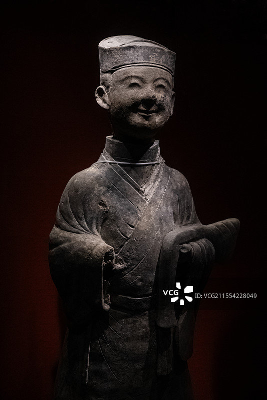 陶抱囊俑 东汉文物 四川 成都博物馆图片素材