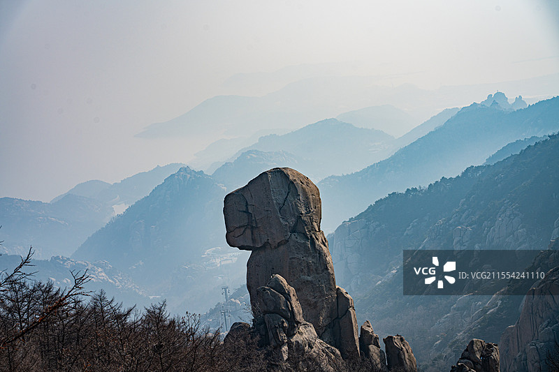 3月9日云雾青岛崂山巨峰风景区“小恐龙”图片素材