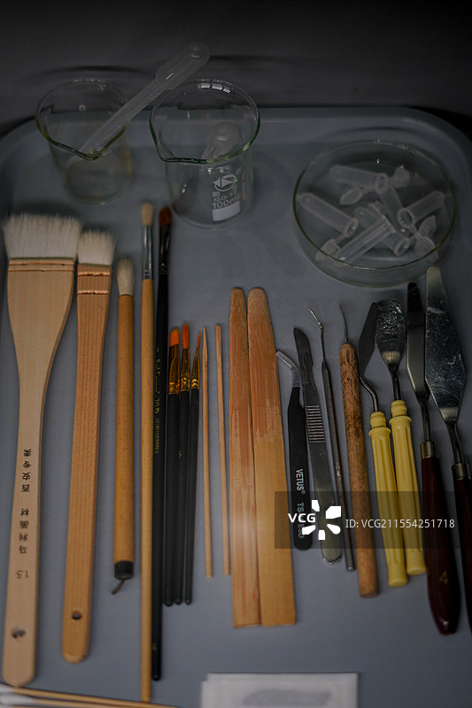 陕西考古博物馆陈设：实验室微观清理工具图片素材