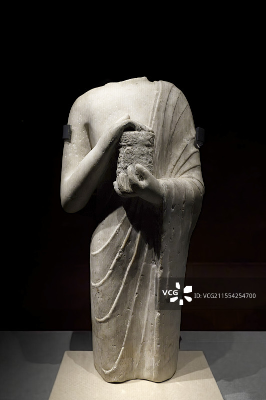 博兴县博物馆藏北朝白石弟子立像图片素材