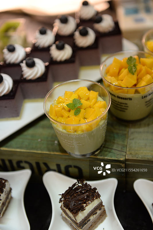 江苏淮安：五星酒店自助餐厅里的美食图片素材