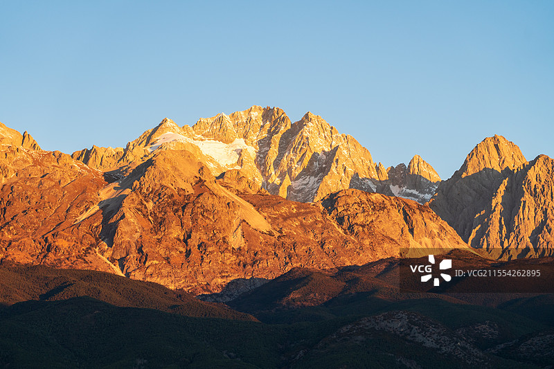 丽江玉龙雪山日照金山图片素材