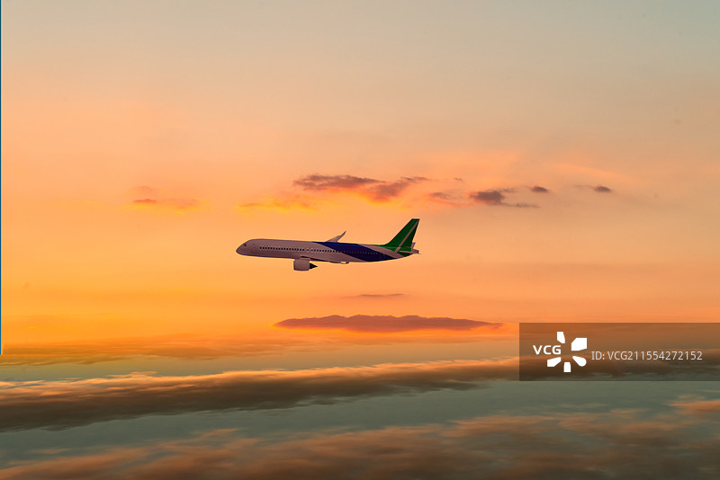 云层上飞行的C919民航客机图片素材