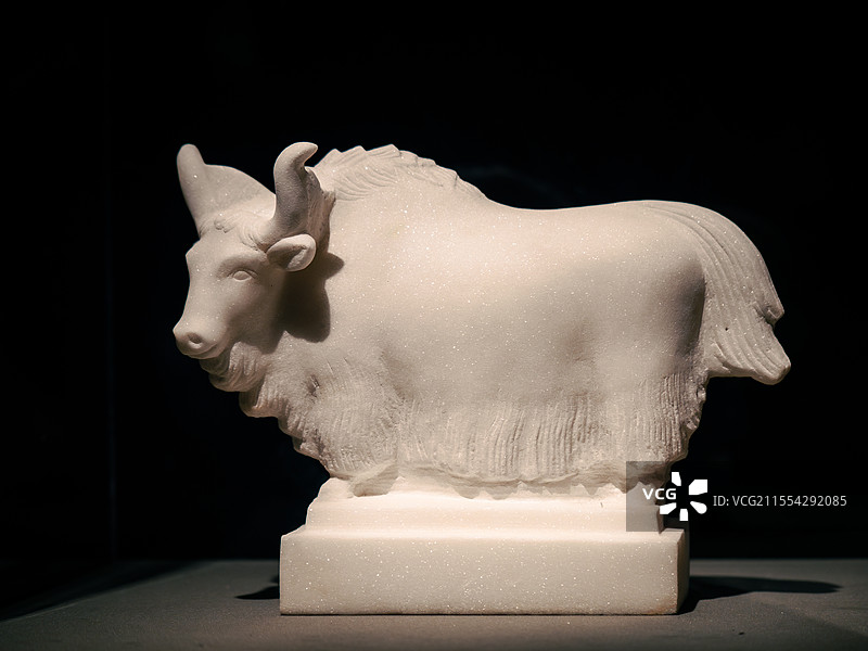 白色石材雕塑牛 中国美术馆图片素材