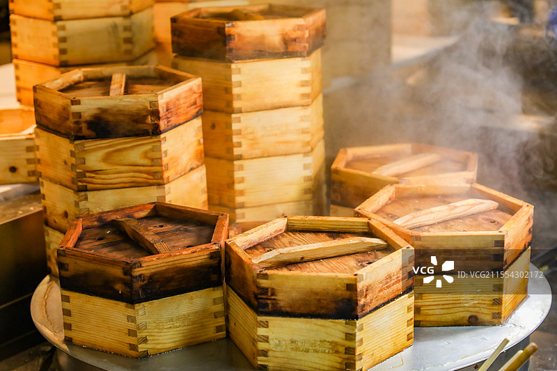 烟火气广式小吃手工虾饺虾饺皇水晶虾饺饺子粤式点心蒸点蒸笼茶点流沙包黑松露菌饺目鱼饺鱼子虾饺图片素材