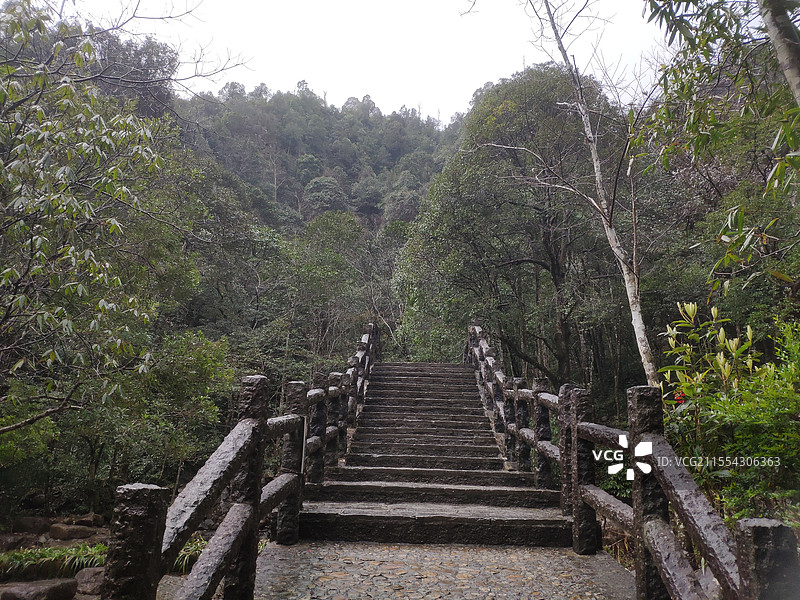 雾天的贺州姑婆山风景图片素材