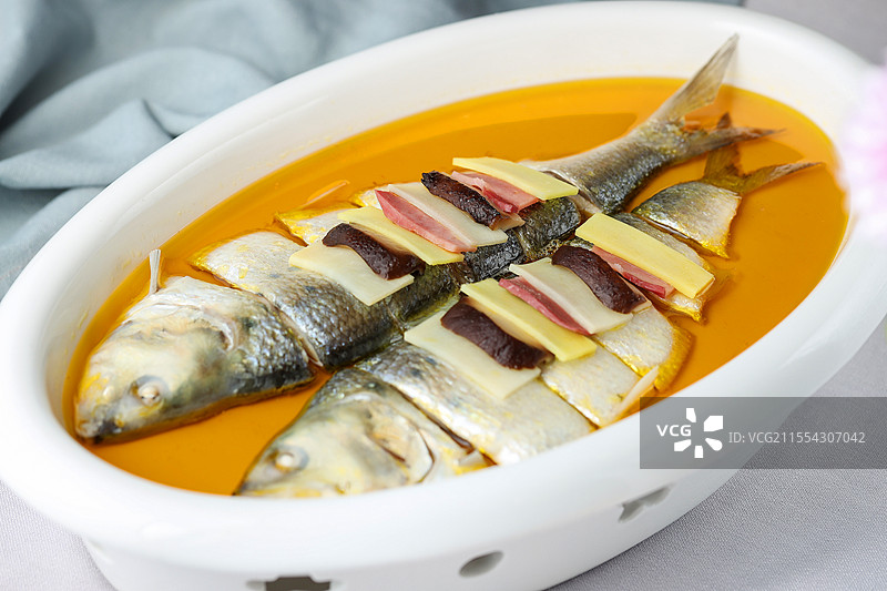 花雕鲥鱼长江鲥鱼蒸鲥鱼鸡油花雕蒸鲥鱼清蒸鱼鲜美鱼肉图片素材