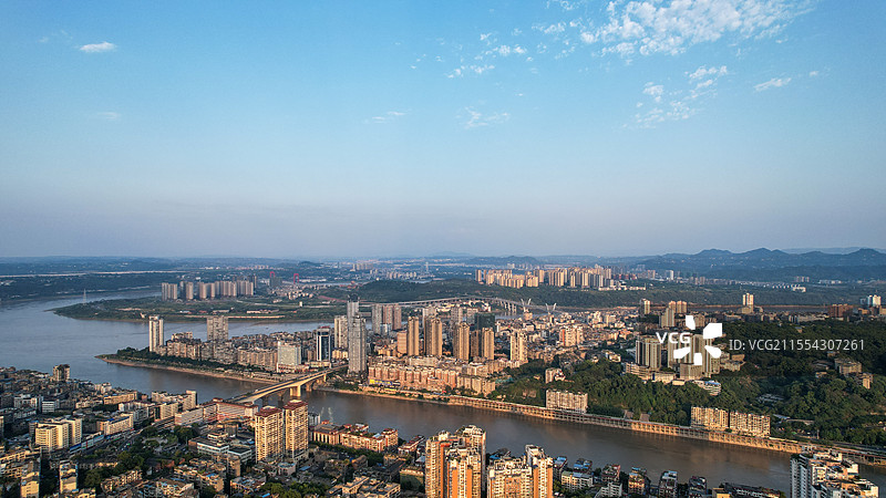 航拍现代城市风光四川省泸州市区航拍，Luzhou China图片素材