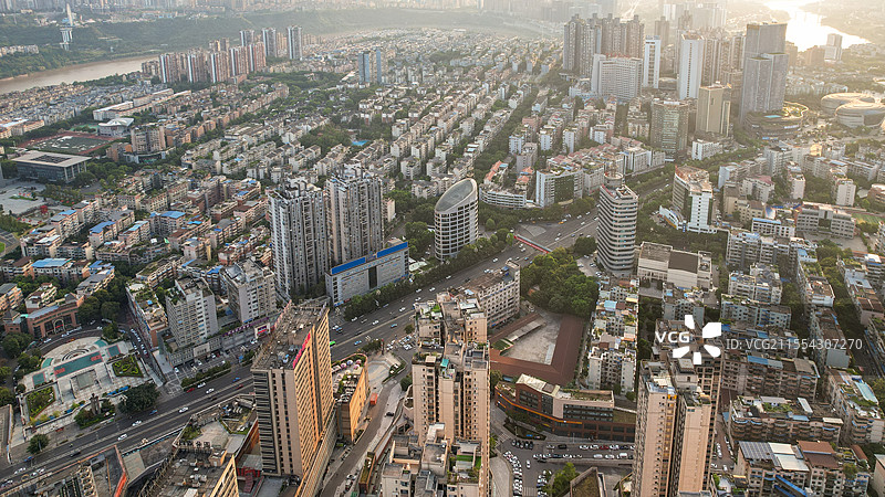 航拍现代城市风光四川省泸州市区航拍，Luzhou China图片素材