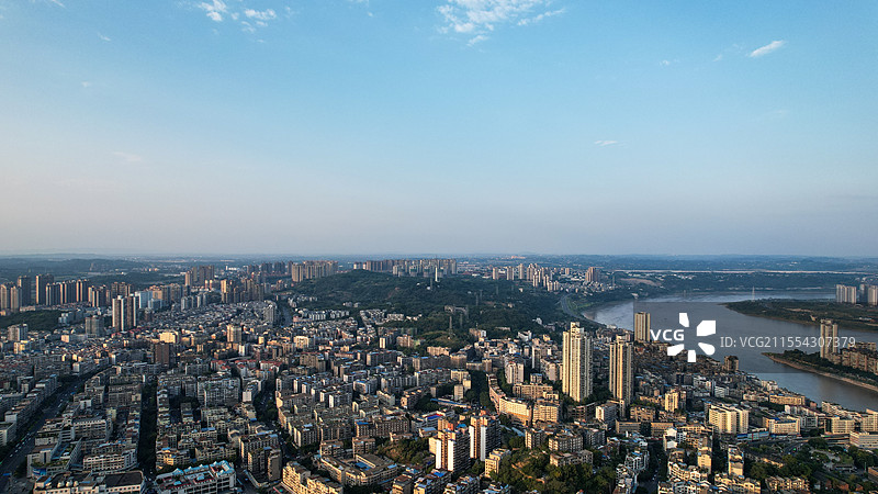 航拍现代城市风光四川省泸州市区航拍，Luzhou China图片素材