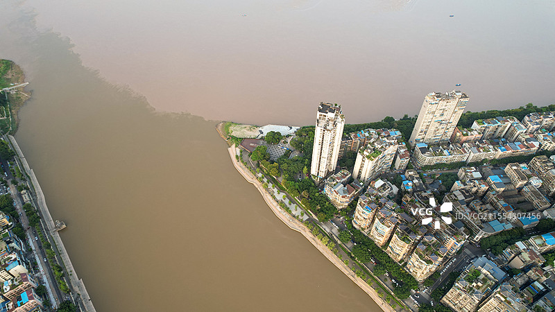 航拍现代城市风光四川省泸州市区航拍，Luzhou China图片素材