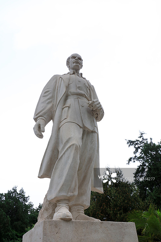 河北石家庄华北军区烈士陵园白求恩雕像图片素材