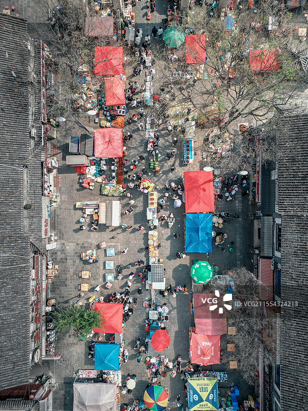 大理古城三月街集市白族赶集冬季航拍图片素材