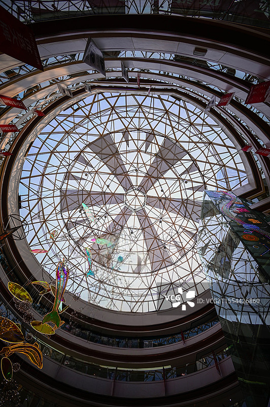 临沂和谐广场穹顶，就像巨大的眼镜图片素材