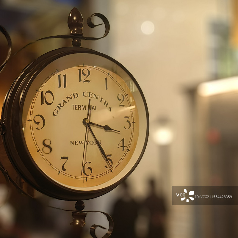 泛黄的钟图片素材