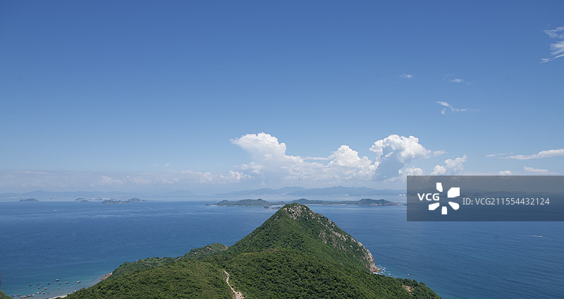 深圳大雁顶的山尖与海图片素材