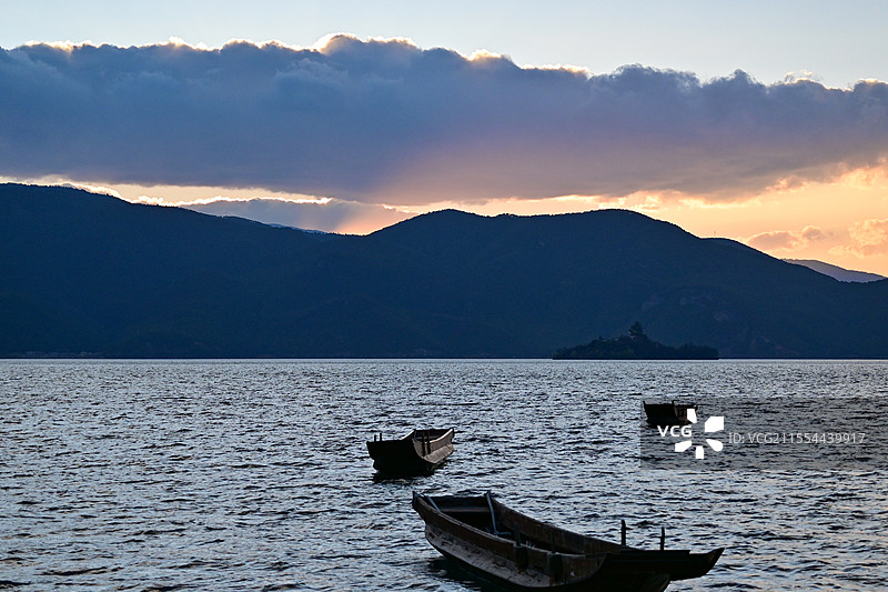 泸沽湖女神湾日落风光图片素材