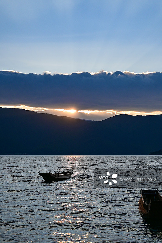 泸沽湖女神湾日落风光图片素材