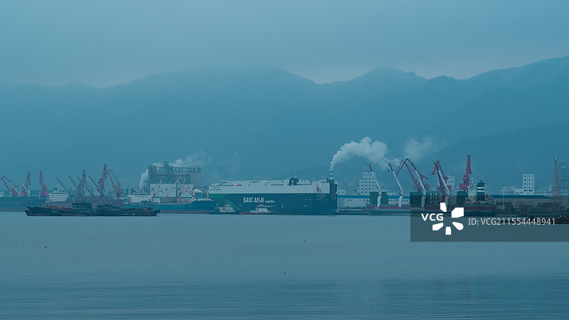 威海港口货轮图片素材