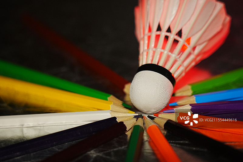 彩铅羽球光影图片素材
