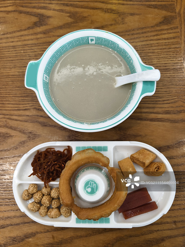 一份北京传统小吃豆汁套餐图片素材