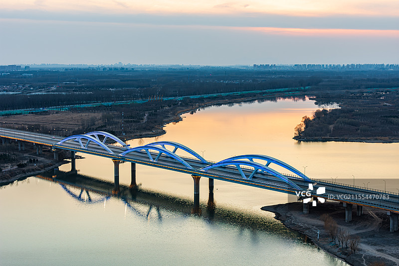 流光溢彩的跨江大桥：厂通路潮白河大桥图片素材