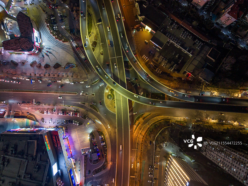 立交桥，高架路，青岛夜景航拍，夜晚城市车流交通图片素材